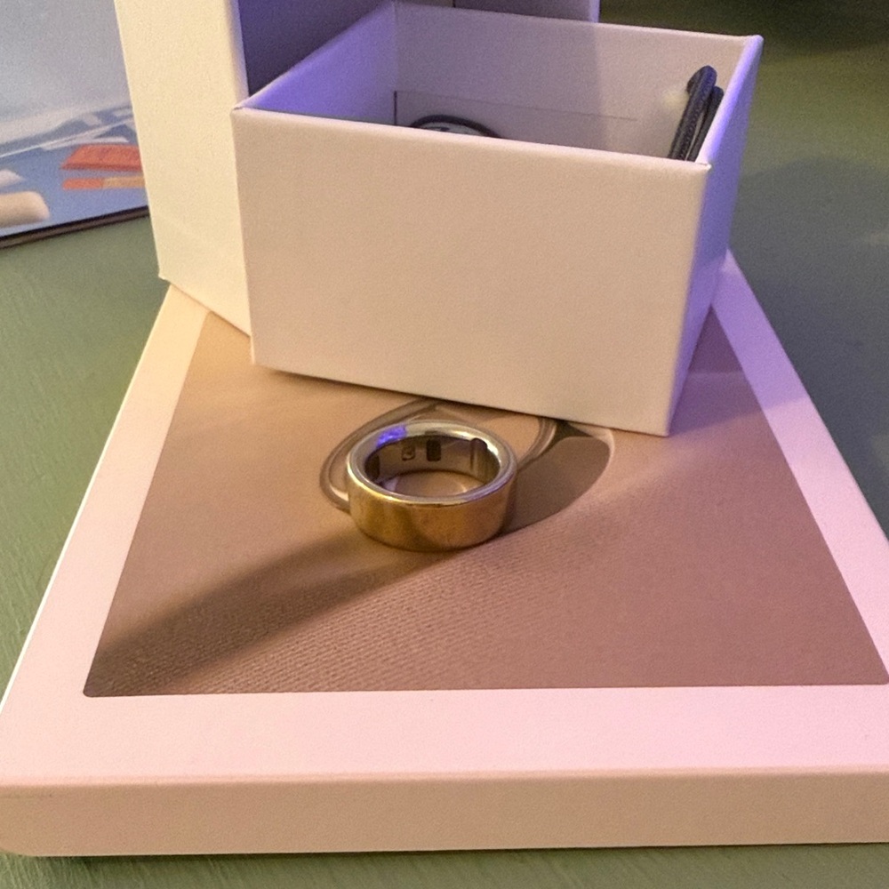 Gold Oura ring 4 used
